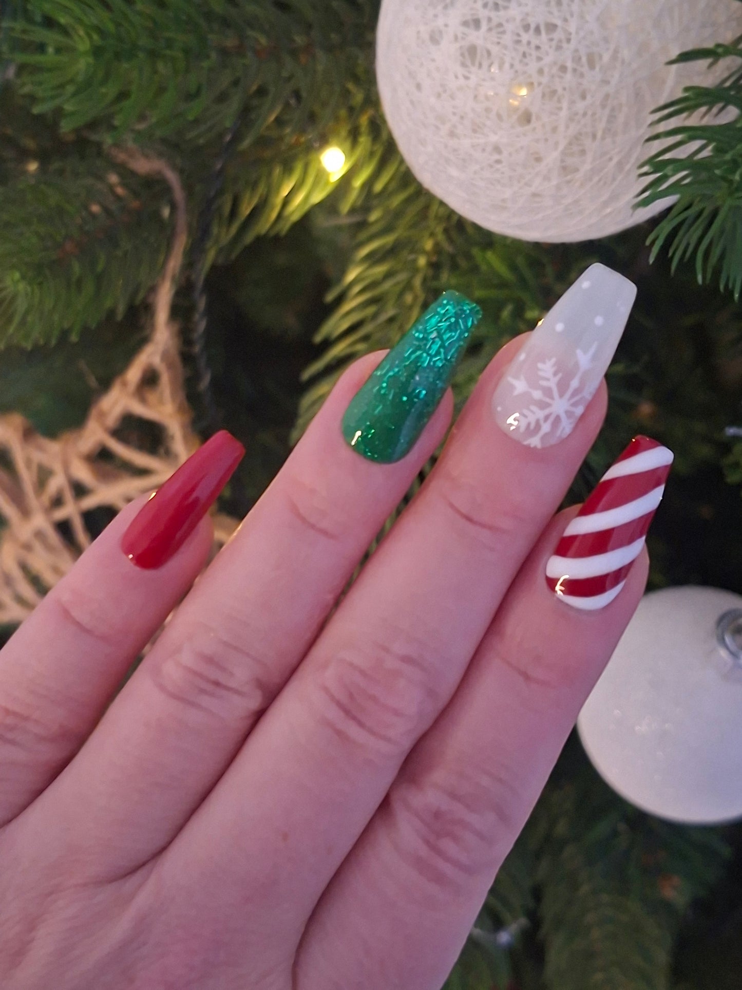 Christmas Girlie | KYIORA